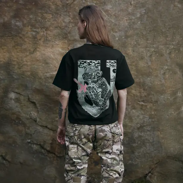 8 - Футболка Military Capybara. Хлопок/эластан. Черная. Размер S