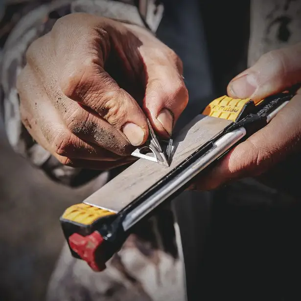 10 - Work Sharp Guided Field Sharpener 221 Точилка ручна поштучно