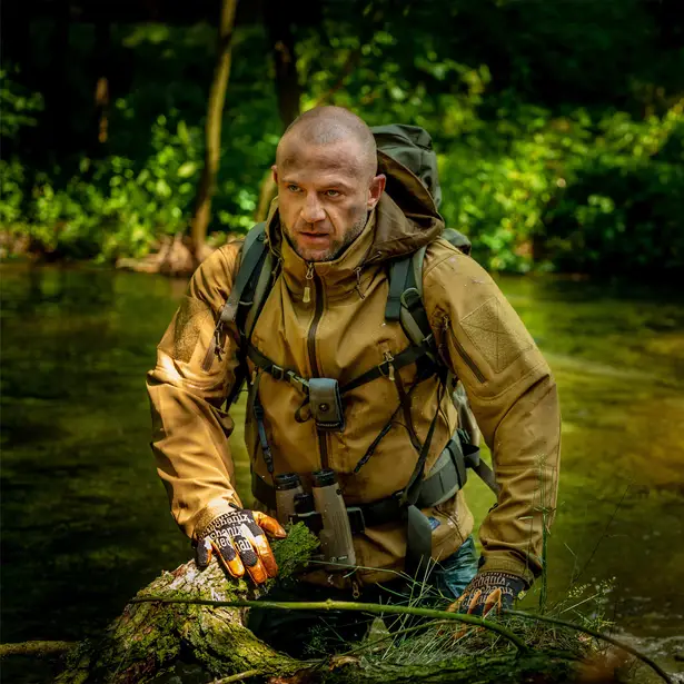 9 - Куртка Helikon Gunfighter Softshell Shark Skin Windblocker. Койот