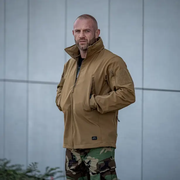 7 - Куртка Helikon Gunfighter Softshell Shark Skin Windblocker. Койот