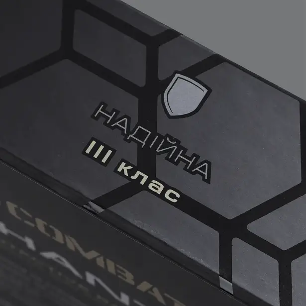 11 - Поліетиленова бронеплита Combatant 3-го класу Ultra-lightweight. Вага 1,25 кг. Розмір 26 на 33 см. Чорна