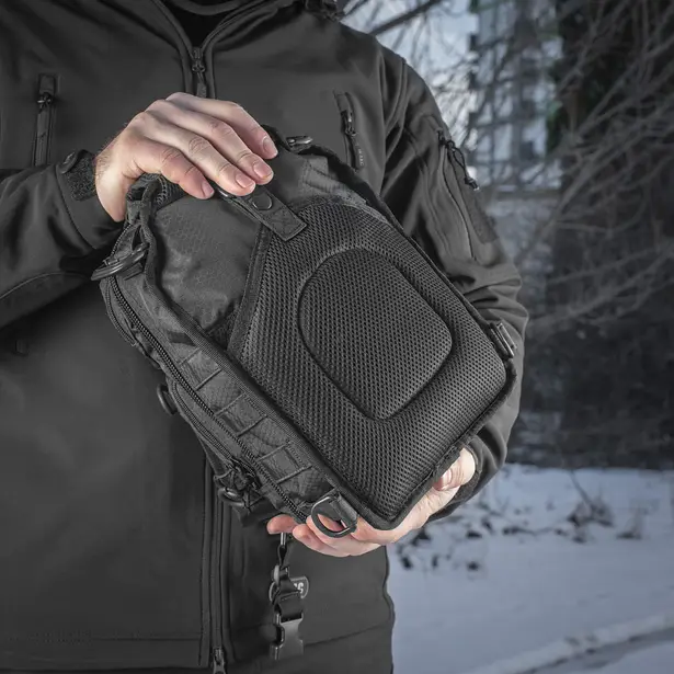 7 - Тактична сумка через плече M-Tac Urban Line City Hunter Hexagon. Чорний