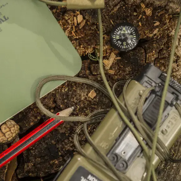 3 - Компас Helikon Button Compass Large. Черный