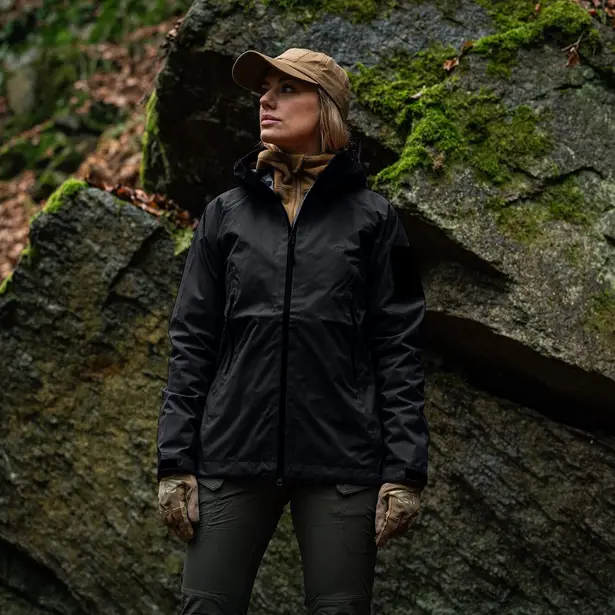 14 - Куртка жіноча Helikon Squall Hardshell Torrent Stretch. Чорний