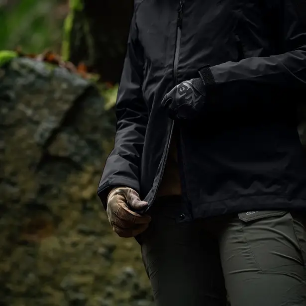 16 - Куртка жіноча Helikon Squall Hardshell Torrent Stretch. Чорний