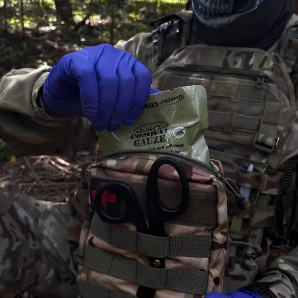 2 - Гемостатичний бинт QuikClot Combat Gauze Z-Folded