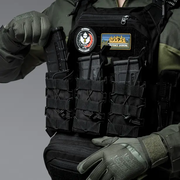 4 - Одинарний пластиковий підсумок під магазини AK\AR. Cordura 1000D. Molle. Чорний