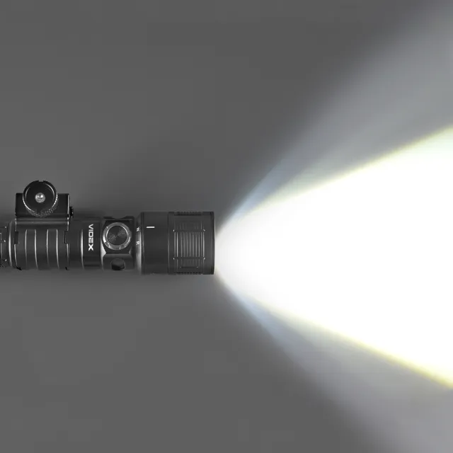7 - Тактичний світлодіодний ліхтар VIDEX 1000Lm 5000K. Чорний
