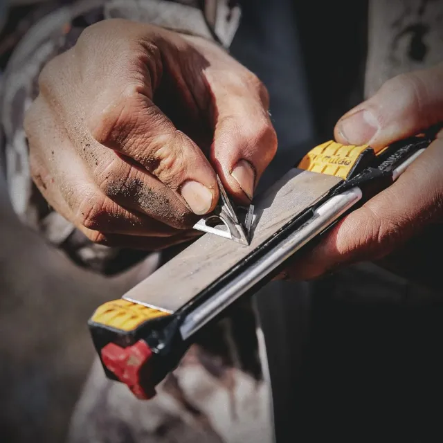 10 - Work Sharp Guided Field Sharpener 221 Точилка ручна поштучно