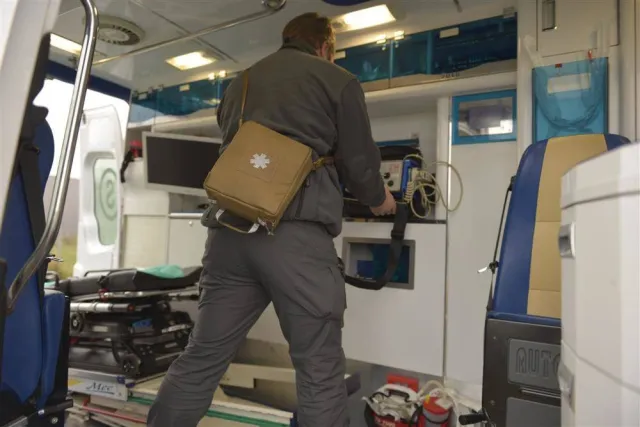 9 - Підсумок для автомобильної аптечки Helikon Med Kit. Койот